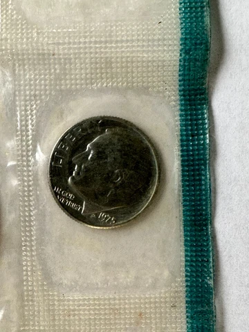 Uncirculated 1975 Roosevelt No "S" Mint Mark Dime in a Mint Set Cover