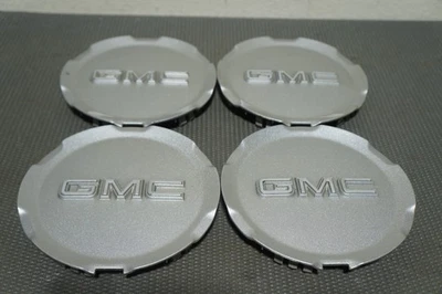GMC TERRAIN 2010-2016 OEM TAPACUBOS CENTRALES RUEDA PARTE 9597973 JUEGO 4 TAPAS PLATEADO Foto 1 de 4