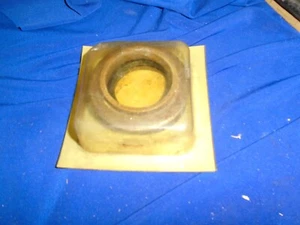 BUICK 1389532 1961-1962; LESABRE INVICTA & ELECTRA SEAL & RETAINER; REAR AXLE BE - Picture 1 of 1