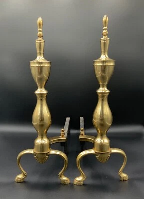 пара антикварных декоративных викторианских латунных чугунных 18-дюймовых андиронов для камина с когтями - Изображение 1 из 4