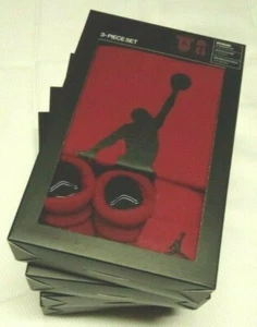 NEU AIR JORDAN SCHWARZ/ROT 1SY/MÜTZE/STIEFEL 3-TEILIGES SET FÜR NEUGEBORENE 0-6 MONATE - Bild 1 von 1