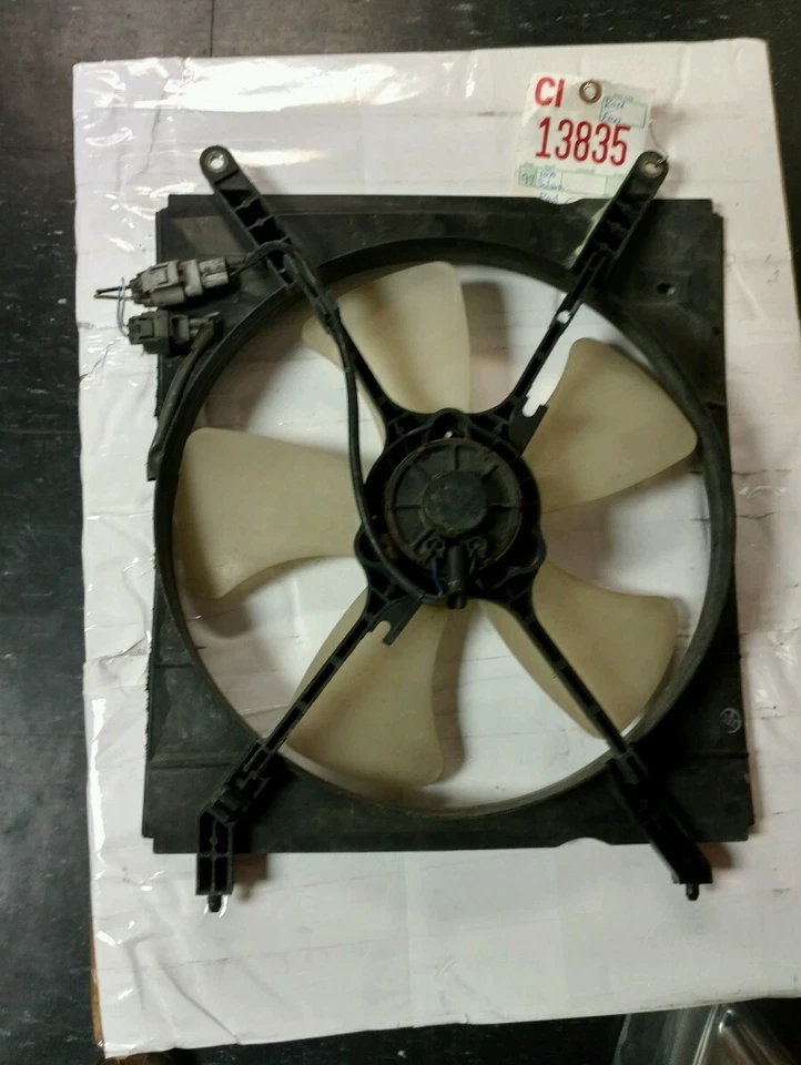 Toyota Solara 1999 4 cilindros conjunto de ventilador de refrigeración radiador automático  Foto 1 de 1