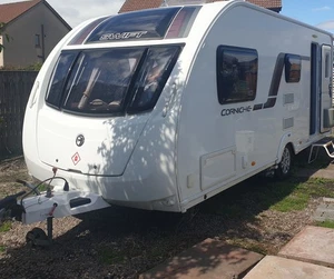 4 berth touring caravan - Picture 1 of 5
