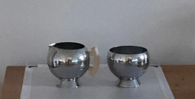 Juego de crema y azucarero cromados CHASE Art Deco de Walter Von Nessen Foto 1 de 4