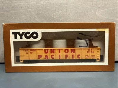 HO Tyco Gondola Car w/ Pipe Load 341 Union Pacific UP 2923 - Image 1 of 4