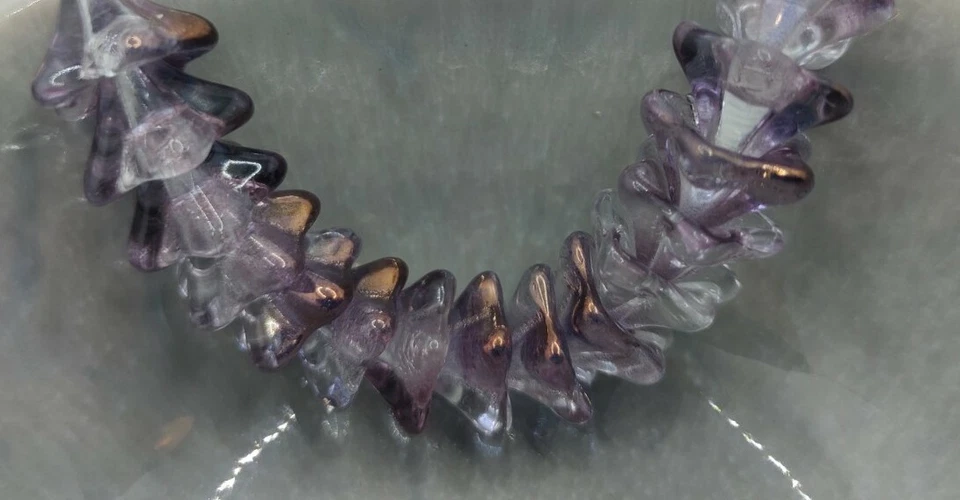 25 Czech Glass Beads Amethyst/Crystal/Light Copper Trumpet Flowers 8x13mm - Image 1 of 1