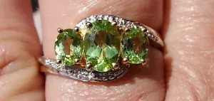 Peridot Labcreated Ring Ovalschliff 3 Steine & Diamant 10kt massiv Gelbgold - Bild 1 von 12