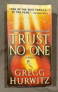 Trust No One: A Thriller - Mass Market Paperback By Hurwitz, Gregg - Like New - Bild 1 von 3