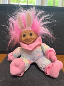 DE COLECCIÓN RUSS #2383 6" CONEJITO CONEJO OREJAS ROSAS CONEJITO DE PASCUA TROLL CUERPO SUAVE - Imagen 1 de 8