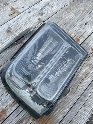 Headlight Assembly Right Dorman 1592059 (tinted headlight) Foto 1 de 4