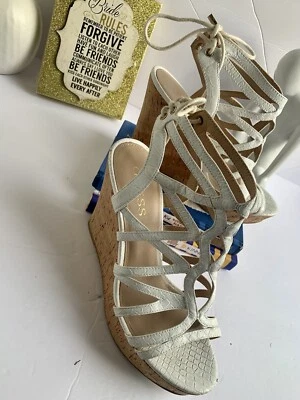 Guess shoes women 8.5 platform wedge White with straps - Image 1 of 4