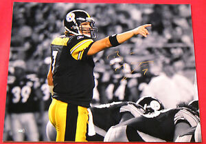 BEN ROETHLISBERGER AUTOGRAPHED PITTSBURGH STEELERS 16X20 PHOTO MM B POINTING