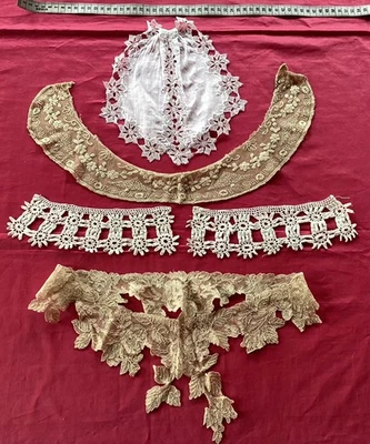 Broderies anciennes dentelles, lot de cols ou éléments de robes pour création - Photo 1/4