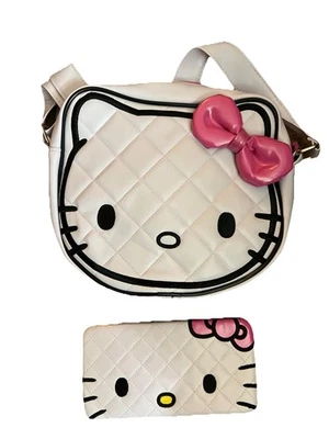 Cartera Bandolera Hello Kitty Blanca Acolchada con Cartera Foto 1 de 4