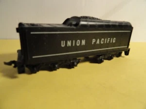 HO-GAUGE VTG. UNION PACIFIC DIE CAST 6-AXLE CAST BOTTOM 3- AXLES ARE MISSING . - Picture 1 of 9