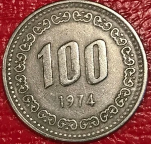 BETTER GRADE 1974 SOUTH KOREA 100 WON COIN-JAN141 - Picture 1 of 2