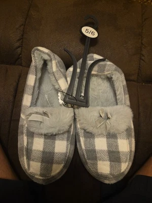 Zapatillas de franela gris y blanca para mujer talla 5/6 - nuevas con etiquetas Foto 1 de 3