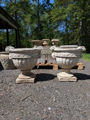 Vintage / Antique British / English Cast Stone Garden Planter / Pot / Jardiniere - Image 1 of 4