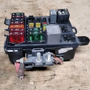 1998 Chevy Silverado Z71 K1500 4wd Fuse Box 5.7 Engine Bay GMC Sierra 1500 D2 - Picture 1 of 2