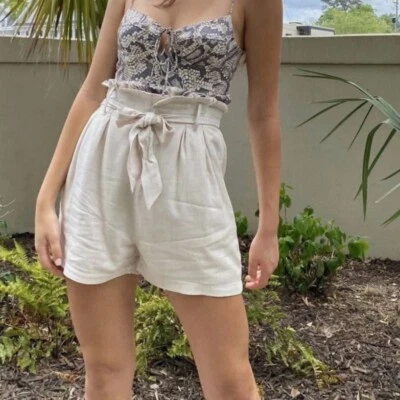 Anthropologie Bishop & Young White Belted Paperbag Shorts Size Medium - Imagem 1 de 4