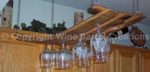 Estante colgante para copas de vino de varas de barril de Wine Barrel Creations Inc.  Foto 1 de 1