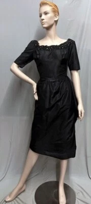 #23-201, 1950-е Черное Шелковое Коктейльное Платье Отличное Качество Архитектурный Стиль - Изображение 1 из 4
