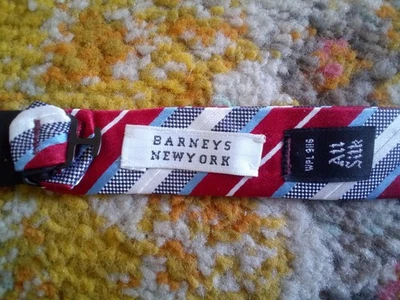 BARNEY'S Nueva York-Hombre-Vintage-Borgoña,Negro,Gris,Blanco,Azul-Pajarita-Seda-años 80 Foto 1 de 4
