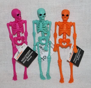 Lote de 3 MINI Posable Plástico Esqueletos 8" Pulgadas Brazo Movible, Pierna, Cabeza, Cadera - Imagen 1 de 4