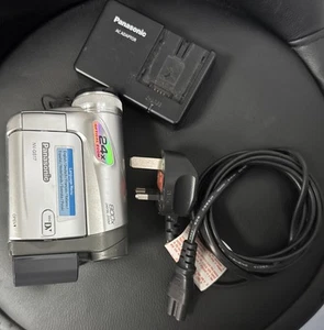 Panasonic NV-GS17EB DIGITAL VIDEO CAMERA GOOD WORKING ORDER + CHARGER - Picture 1 of 5
