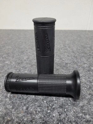 JUEGO DE EMPUÑADURAS VESPA OEM * 666845 Y 666965 * NUEVO * PRIMAVERA Y SPRINT 50/150 Foto 1 de 4