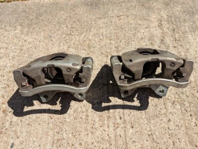 Juego de pinzas de freno traseras Jeep Wrangler 2012-2017 3,6 L OEM Foto 1 de 4