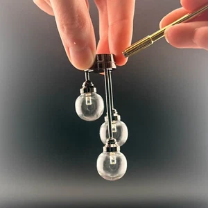 Lámpara de techo negra miniatura escala 1:12 casa de muñecas sin contacto lámpara de araña de 3 globos - Imagen 1 de 21