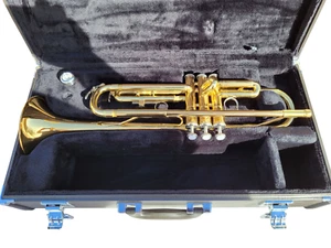 Yamaha YTR 2330 Bb Trumpet with Mouthpiece and Case Gold Brass Trumpet - Picture 1 of 17