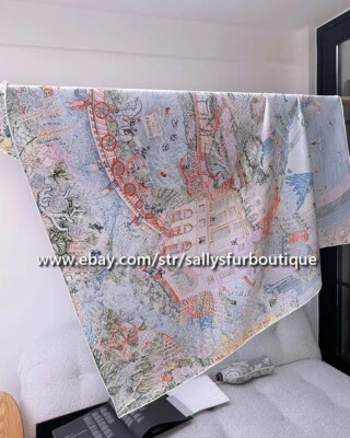 Sallys 14 ~ 18 Momme 斜纹丝绸裹巾彩虹屋印花方形披肩 35 — 第 1/4 张图片