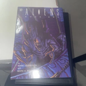 Aliens Libro Uno Tapa Dura Raro HC HB + Estuche Caballo Oscuro Firmado con 2 Sig. - Imagen 1 de 12