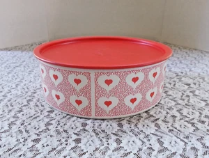 Tupperware One Touch #3421A "Heart Deco" Cookie Container  W/Red Lid 9" Diameter - Picture 1 of 5