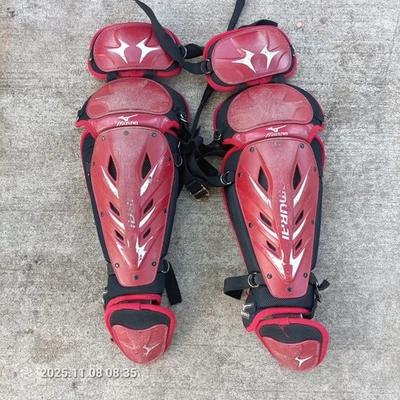 Espinilleras Mizuno Samurai Adulto 15”Catchers 15” Rojo/Negro Mujer’s 15” Foto 1 de 4