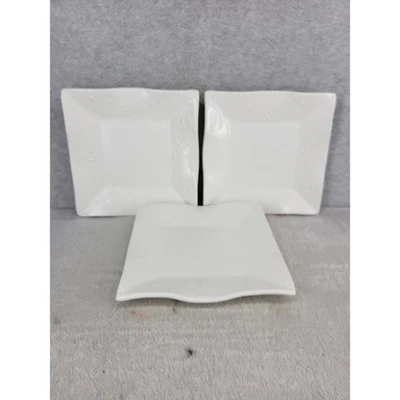 Juego de 3 platos de postre en relieve World Market Square hechos en Italia blancos Foto 1 de 4