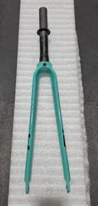 Bianchi Specialissima; Gabel mit zentraler Bolzenbefestigung für Felgenbremse - Bild 1 von 3