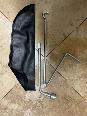 96-97-98-99-00-01-02-03-04-05 Toyota Rav4 llave de tuercas y manivela OEM Foto 1 de 4