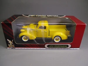 AX199 ROAD SIGNATURE 1/18 1:18 STUDEBAKER COUPE PICK UP 1937 REF 92458 JAUNE - Imagen 1 de 14