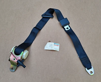 Chrysler Dodge Plymouth 1981 1982 carrocería M nuevo MoPar cinturón de seguridad delantero derecho Foto 1 de 3