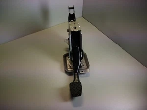 Original VW Golf 5 V Bremspedal Träger Pedalerie Pedalblock Bremse brake pedal - Bild 1 von 1