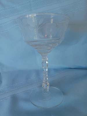 Set of 7 Vintage Libbey Floral Etched Champagne Tall Sherbet Glasses 6" - Image 1 of 4