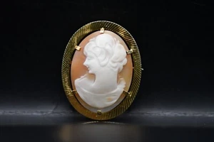 Vintage Art Deco (c.1920s) Cameo Brooch with Etched Border - Picture 1 of 2