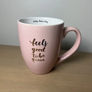 Tazza da tè caffè rosa "feels good to be queen" scritta oro Girlie - Foto 1 di 11