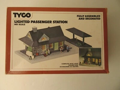 Vintage TYCO  Lighted Passenger Station HO 42 Excellent - Mint Condition - Image 1 of 4