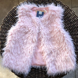 GENUINE KIDS Toddler Girls Faux Fur Vest Pink Lined Hook Closure - Picture 1 of 9