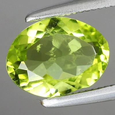 1.13ct t.w 8x5.9mm Oval Natural Green Peridot Gemstone, Myanmar - Image 1 of 4
