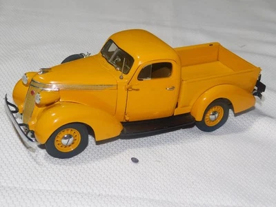 Camioneta pickup Studebaker 1937 Danbury 1:24 como nueva edición limitada amarilla/5000 Foto 1 de 4